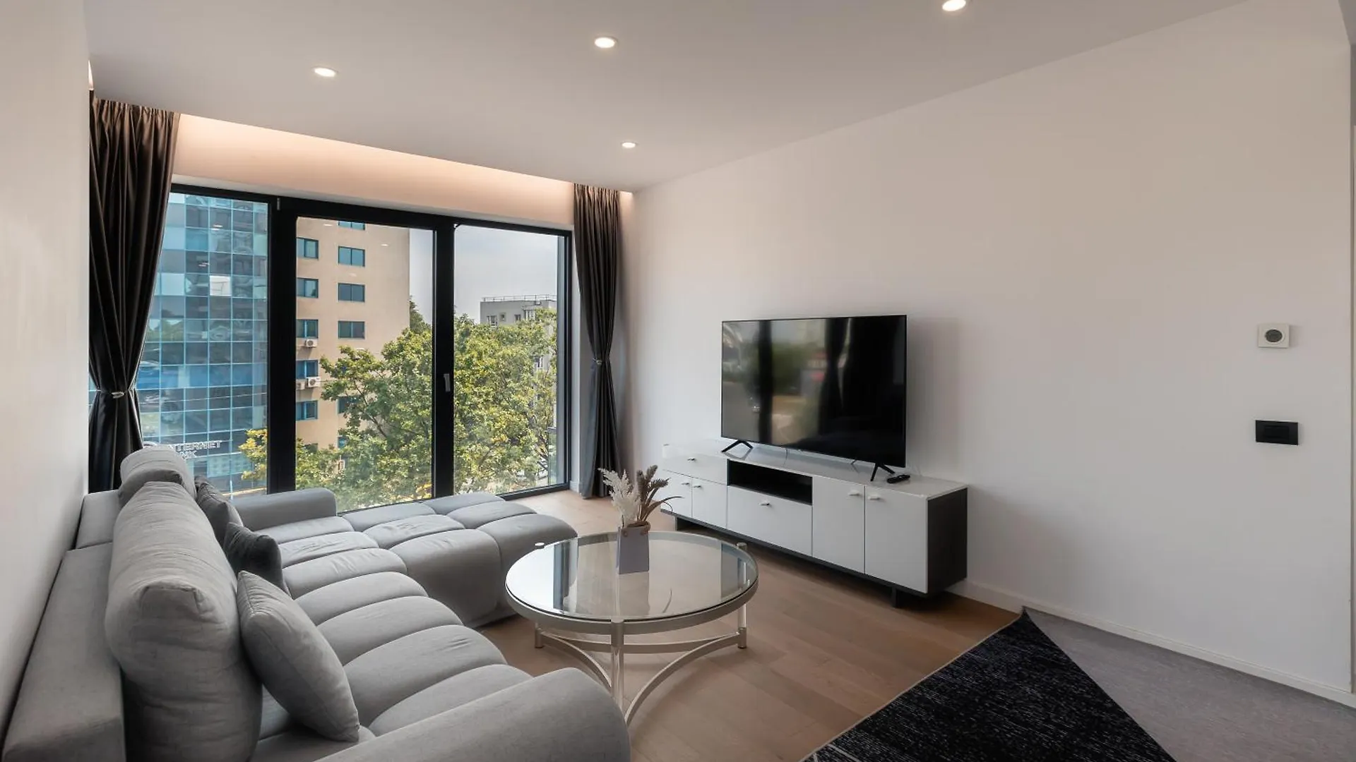 Apartment Maison - Luxury Apt In Exclusive Herastrau Area Bucharest